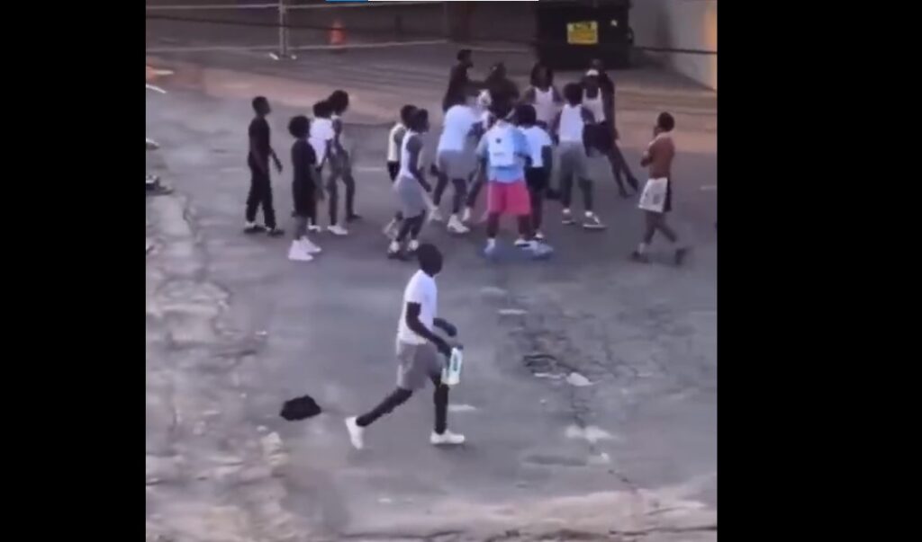 Video: Gang Shooting in Broad daylight caught on camera