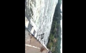 Full Video: Truck Disappears Into Water After Breaking The Rail Of Karuma Bridge