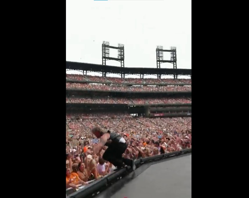 Country singer Ernest Brutal fall off stage During Performance