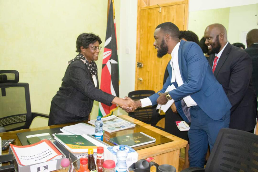 Fake Kenyan lawyer,Brian Mwenda seen receiving a Judge Last week