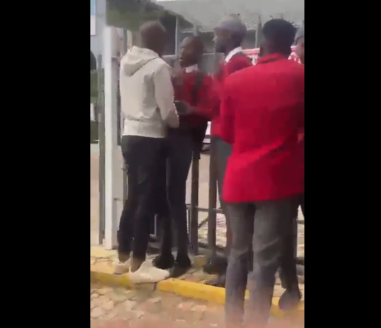 Pep Lite seen Assaulting & Choking a school boy on the street