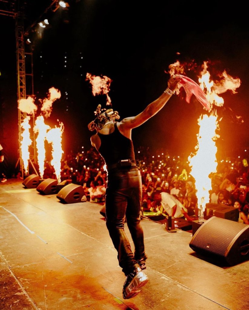 Viral video: Highlight Of Asake Live Performance in Abuja