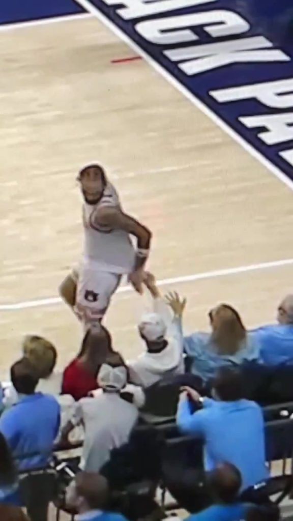 broome knocks off Morgan Freeman_Moment